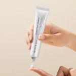 Mary&May Tranexamic Acid + Glutathione Eye Cream – Crème Contour des Yeux Éclaircissante | Skincare Coréen – Image 3